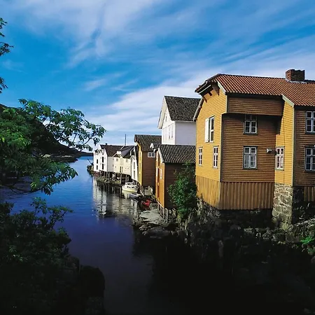 Peaceful Riverfront With Views 펜션 Algard (Sokndal)