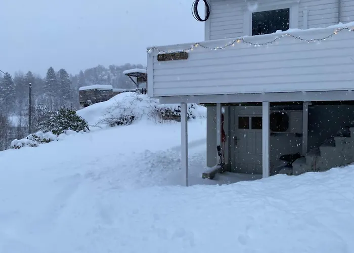 Ferienhaus Peaceful Riverfront With Views